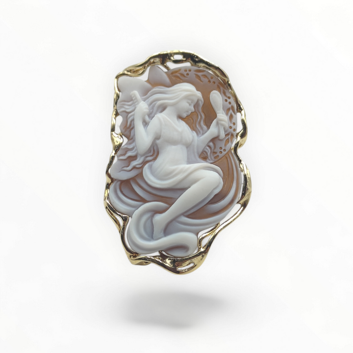 "Beauty and the Beast" ring in cameo and mounted on silver