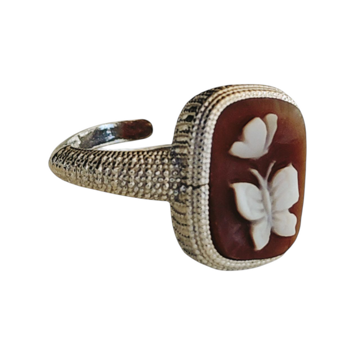 "BUTTERFLY" RING IN CAMEO MOUNTED ON SILVER