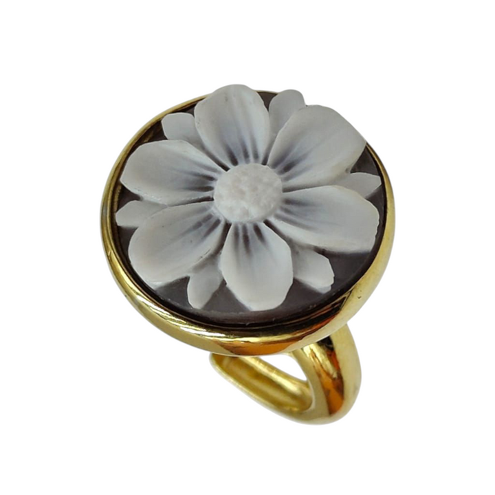 "DAISY FLOWER" CAMEO RING MOUNTED ON SILVER