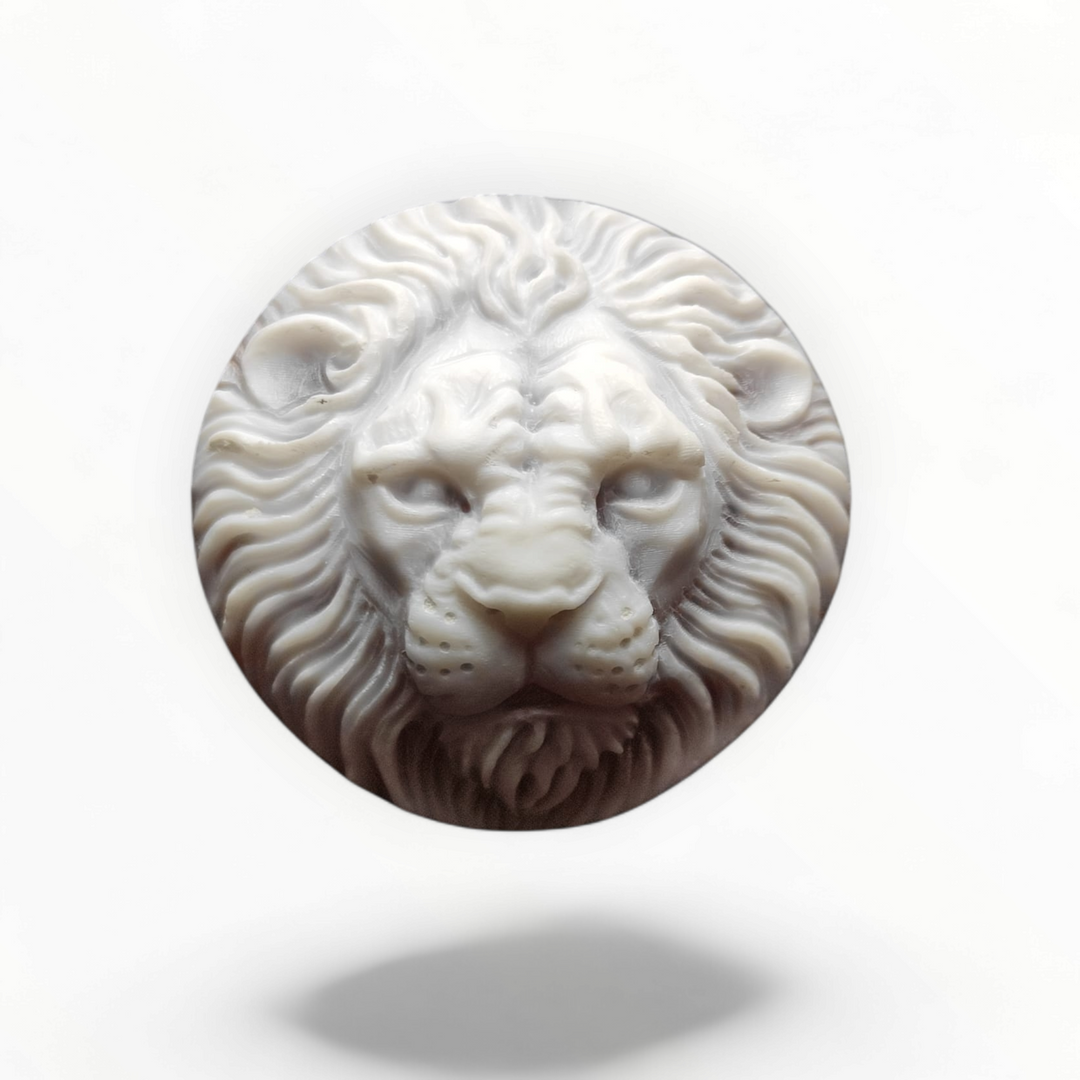 "Lion" ring in sardonyx cameo mounted on silver