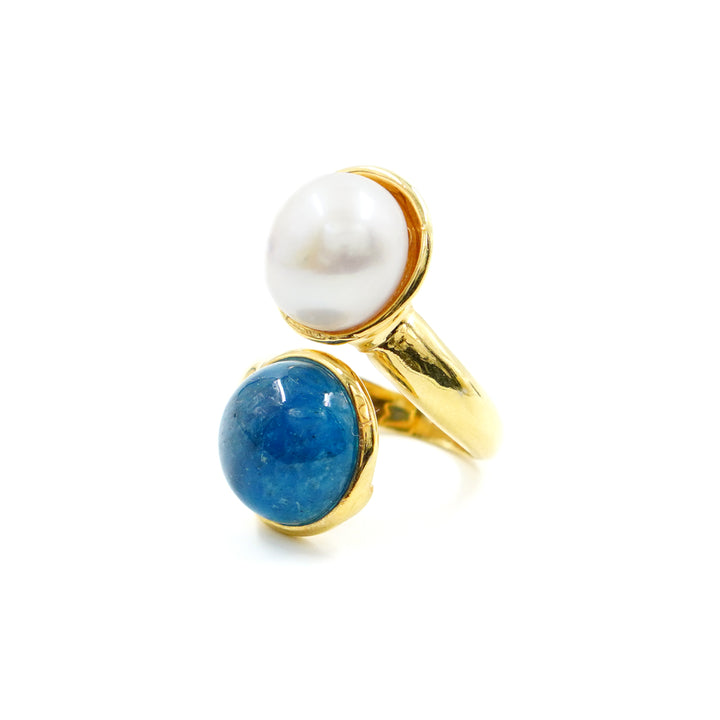 Apatite and pearl ring mounted on silver