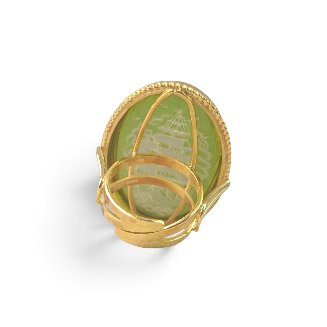 Anello Veliero di Ambra verde montato in Argento Dorato
