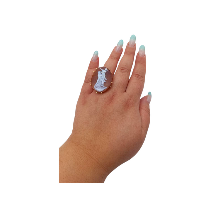 Anello Bacco e Arianna di Cammeo montato in Argento Dorato