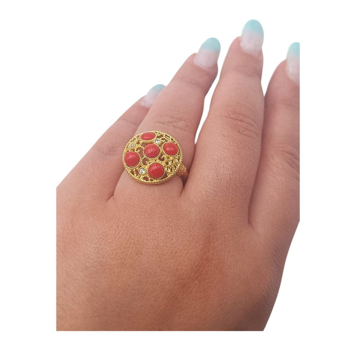Anello di Corallo e Zirconi montato in Argento Dorato