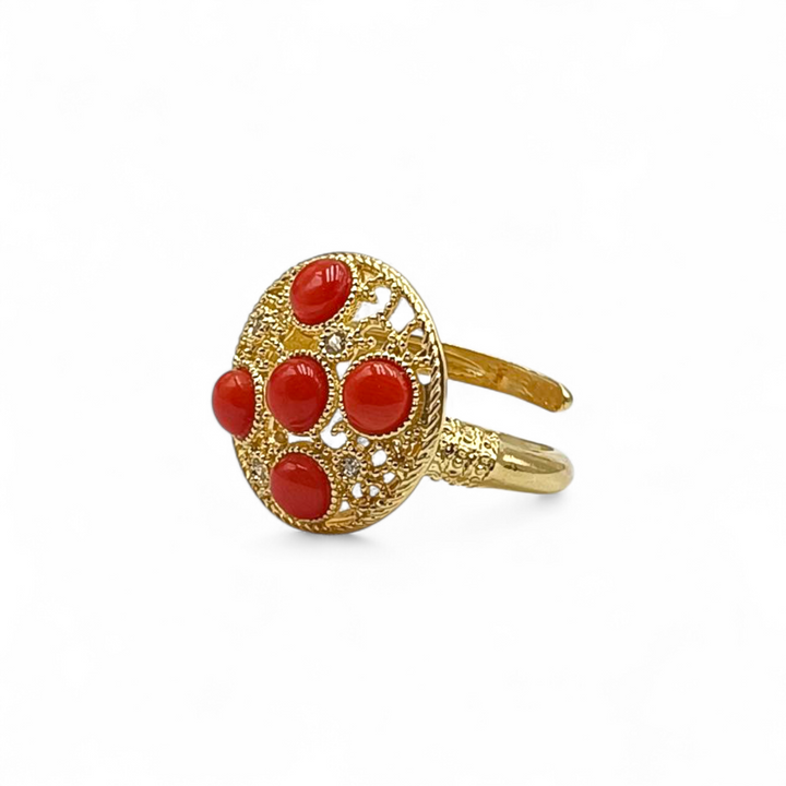 Anello di Corallo e Zirconi montato in Argento Dorato