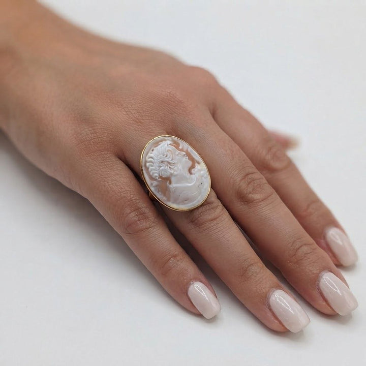 Anello Dama di Cammeo montato in Argento Dorato