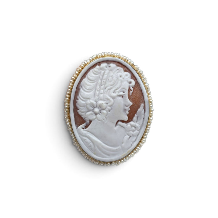 Anello Dea di Cammeo e Perle montato in Argento Dorato