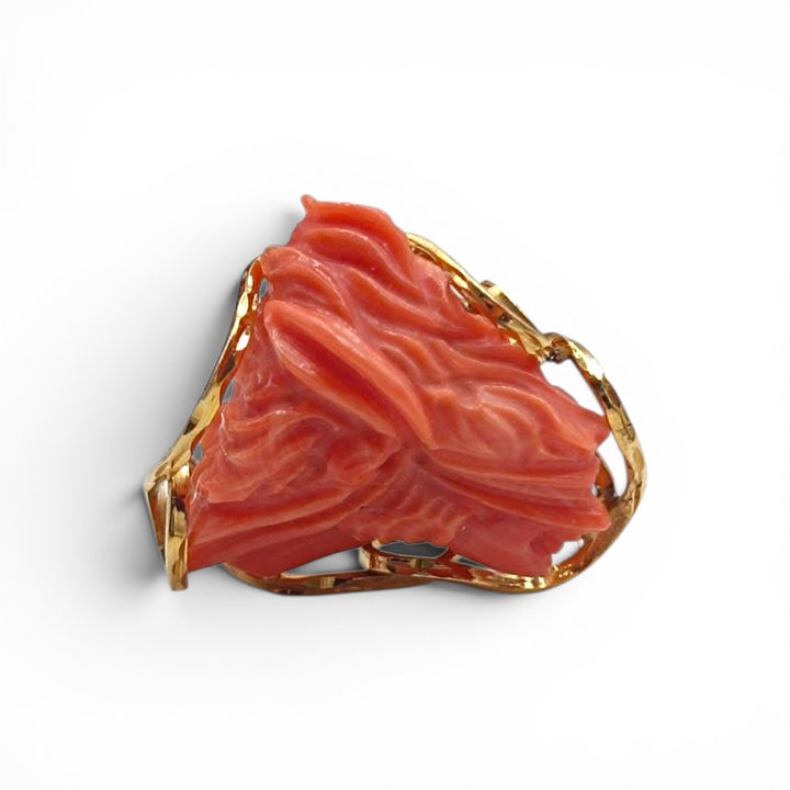 Anello Dea Bendata di Corallo montato in Argento Dorato