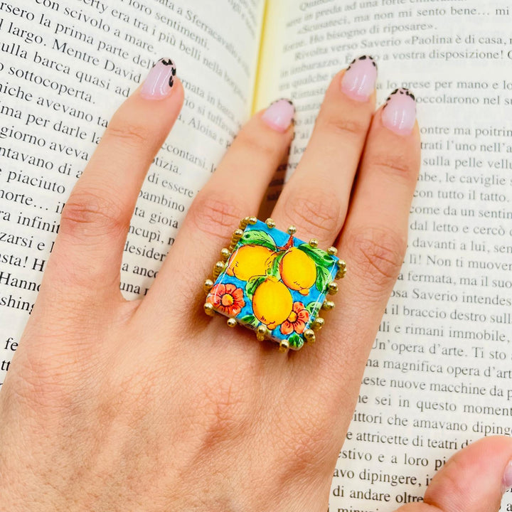 Coastal lemon ring on tile