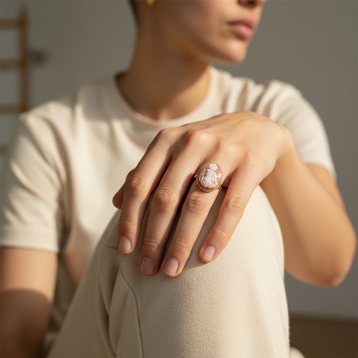 Anello Donna Samurai Rei (麗 / 玲) di Cammeo montato in Argento Dorato