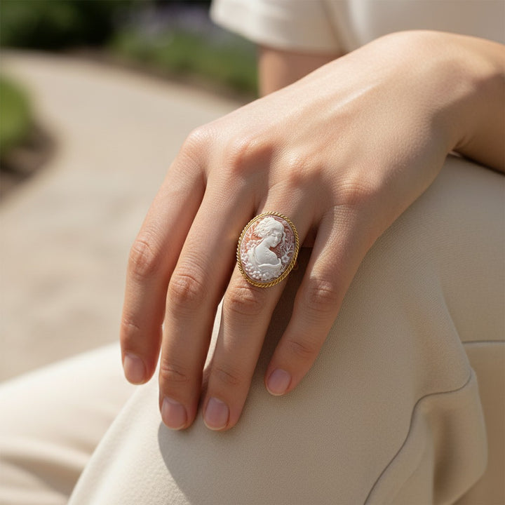 Anello Donna Samurai Sakura (桜) di Cammeo montato in Argento Dorato