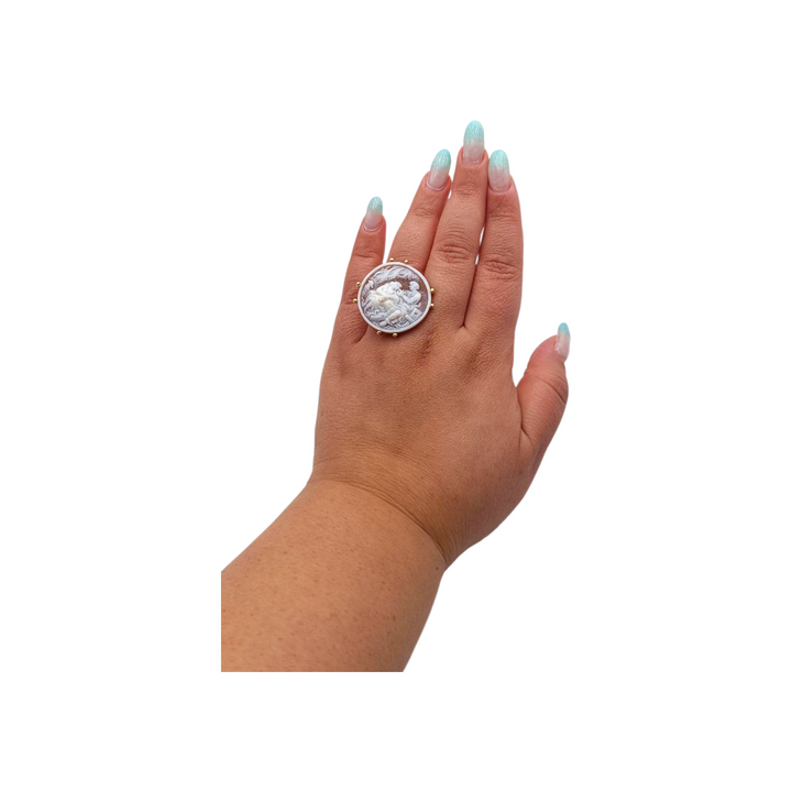 Anello Fidanzati dell'Ottocento di Cammeo montato in Argento Dorato