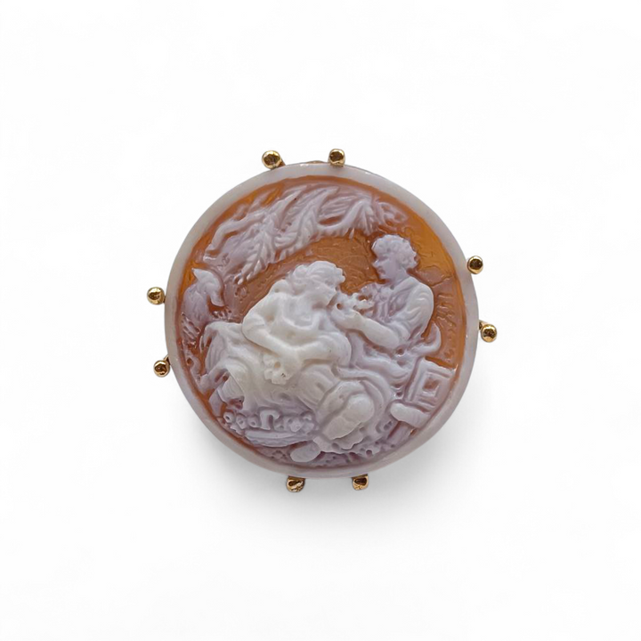 Anello Fidanzati dell'Ottocento di Cammeo montato in Argento Dorato