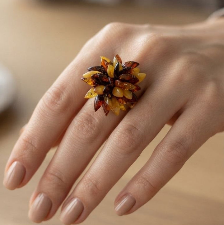Anello Fiore di Ambra montato in Argento Dorato