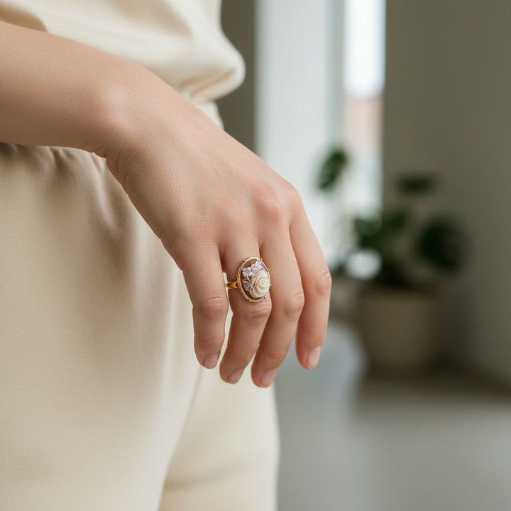 Anello Fiore di Cammeo montato in Argento Dorato