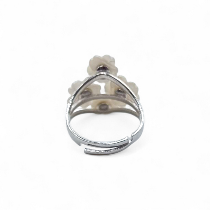 Anello con Fiorellini di Madreperla montato in Argento