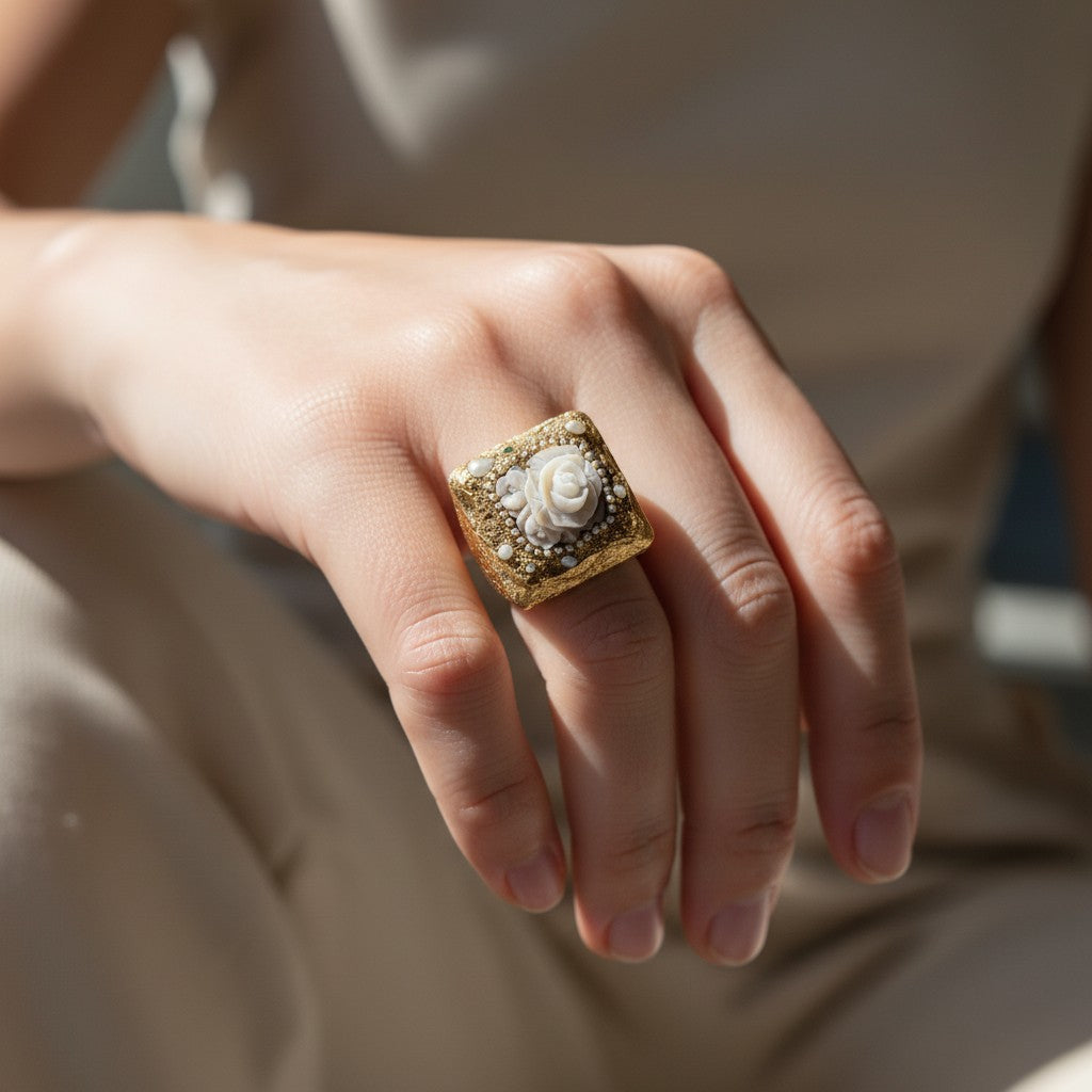 Anello Fiori di Cammeo montato su Foglia Oro