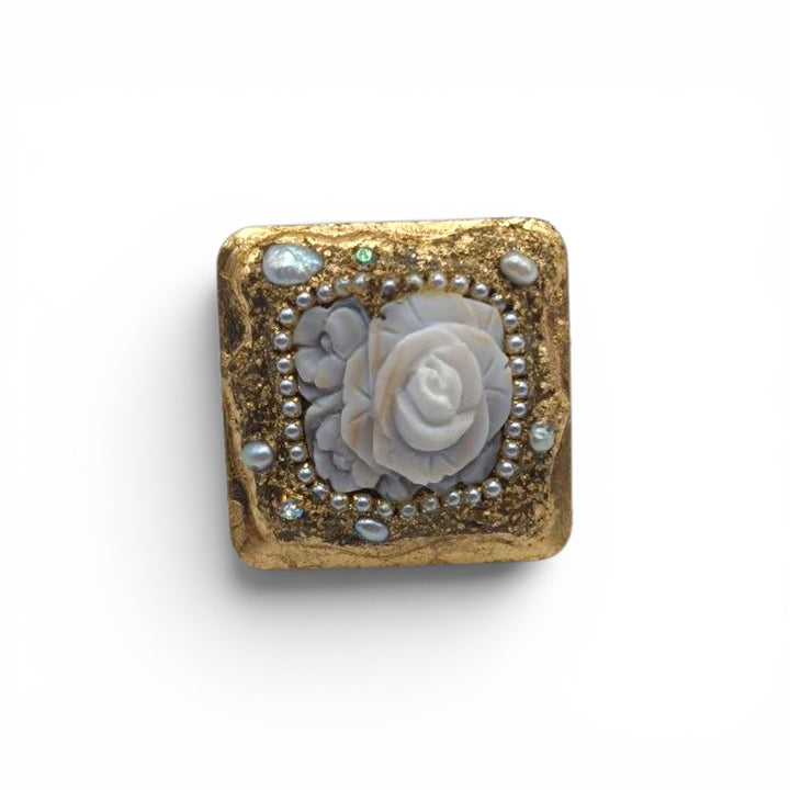Anello Fiori di Cammeo montato su Foglia Oro