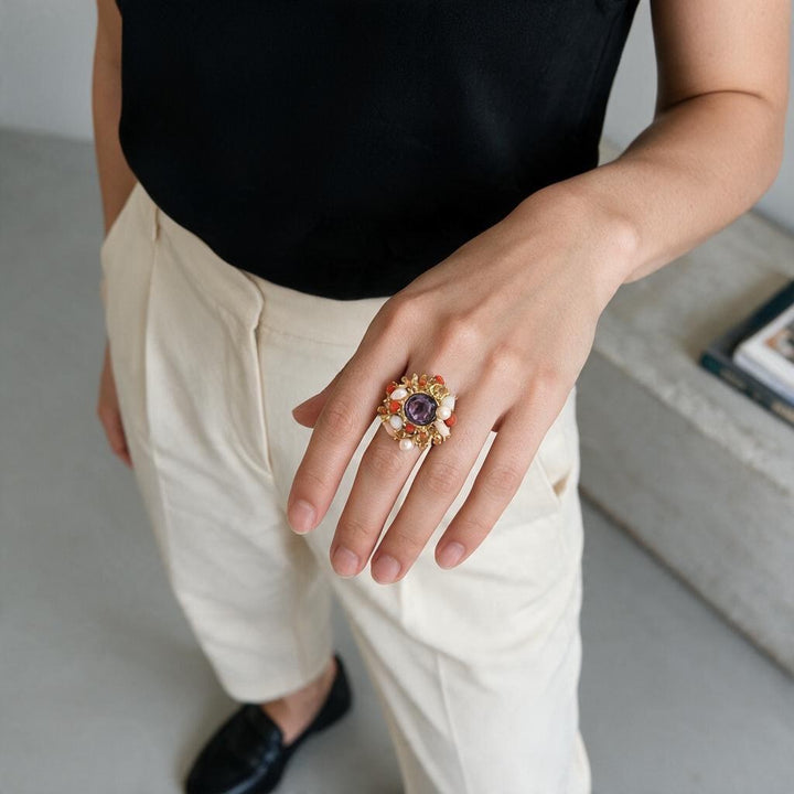 Anello Floreale di Ametista, Corallo e Perle montato in Bronzo