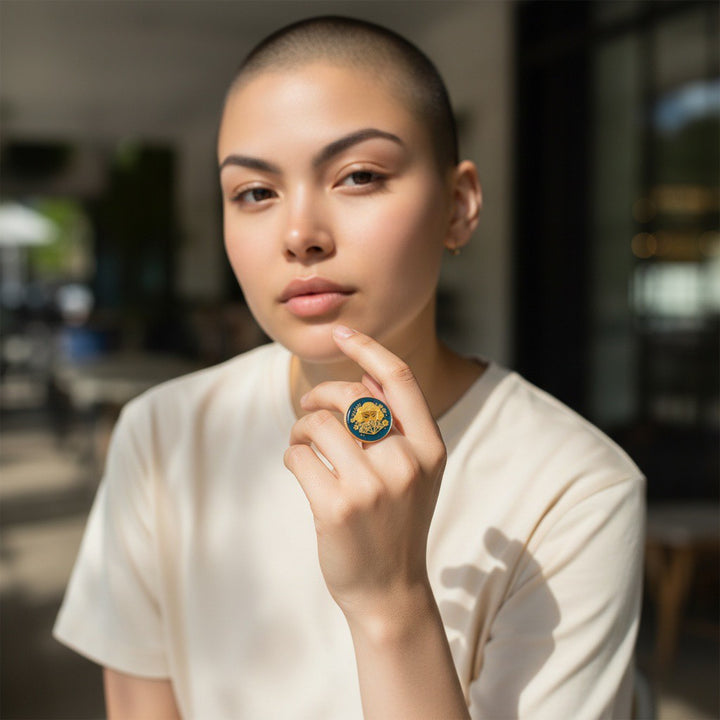 Anello Geisha di Ambra blu montato in Argento Dorato
