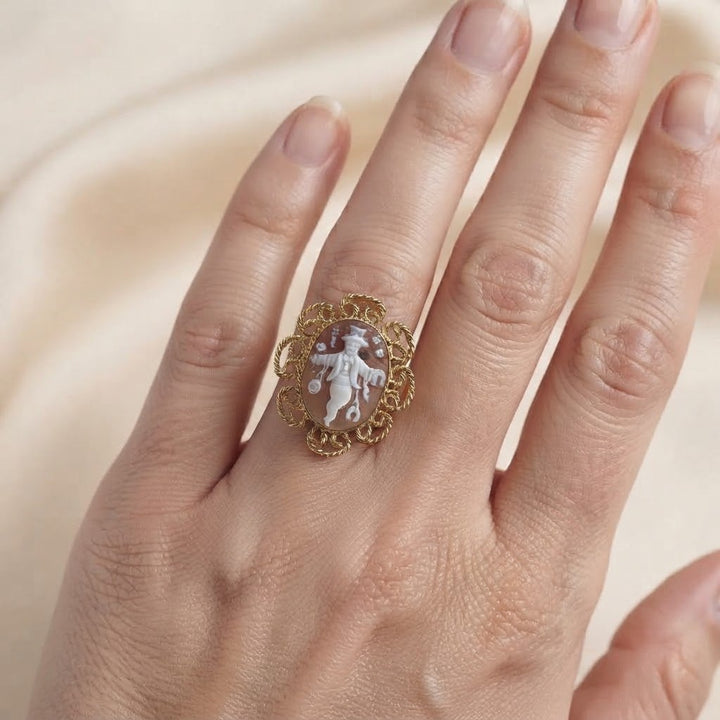 Anello Gobbo porta fortuna di Cammeo montato in Argento Dorato