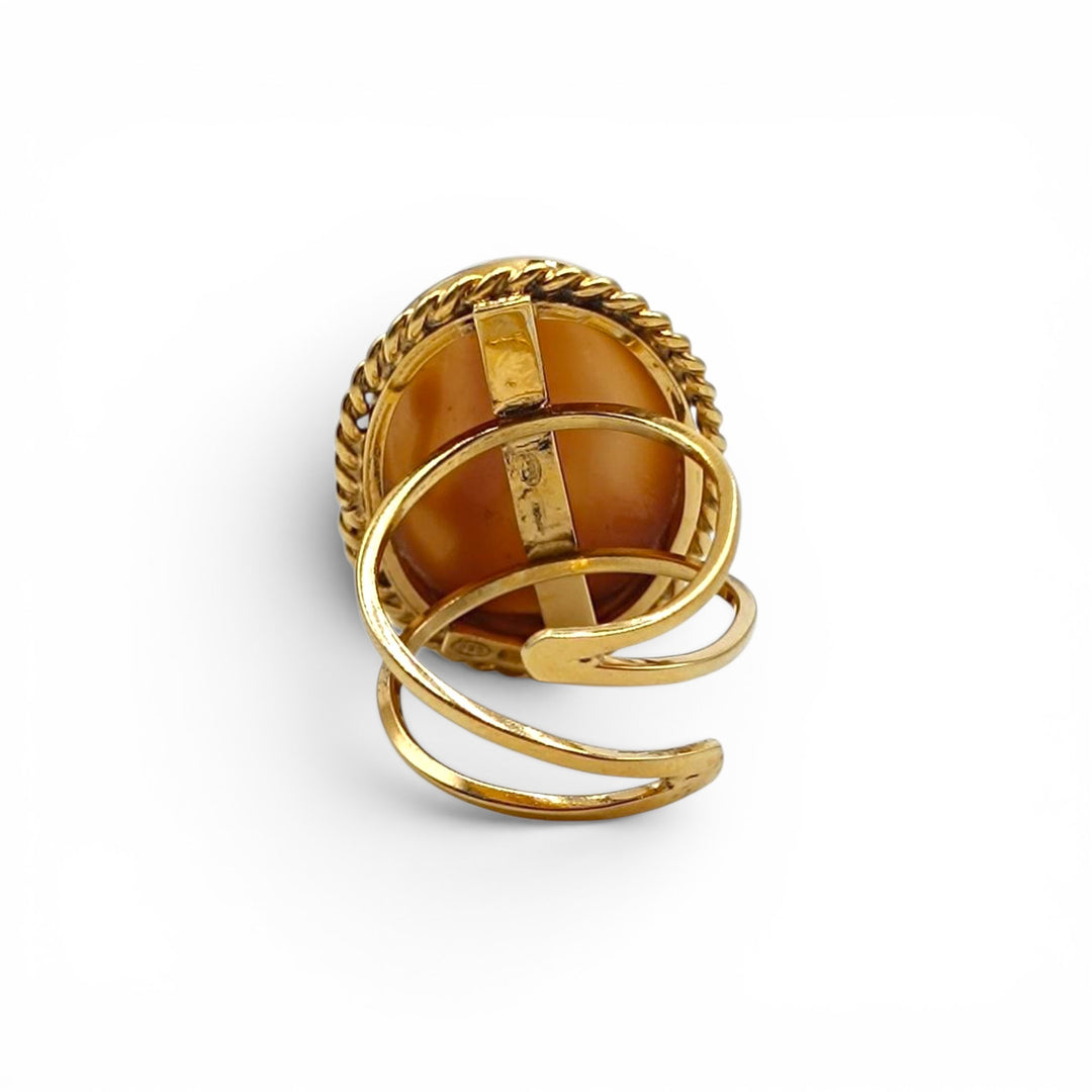 Anello Leone di Cammeo montato in Argento Dorato
