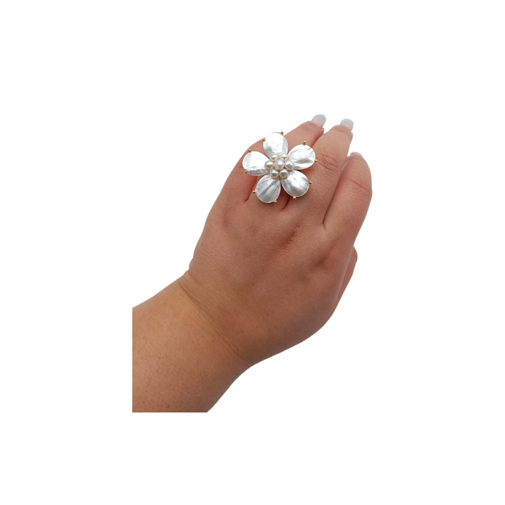 Anello Fiore di Madreperla montato in Argento Dorato