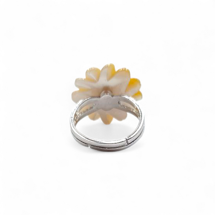 Anello Margherita gialla di Madreperla montato in Argento
