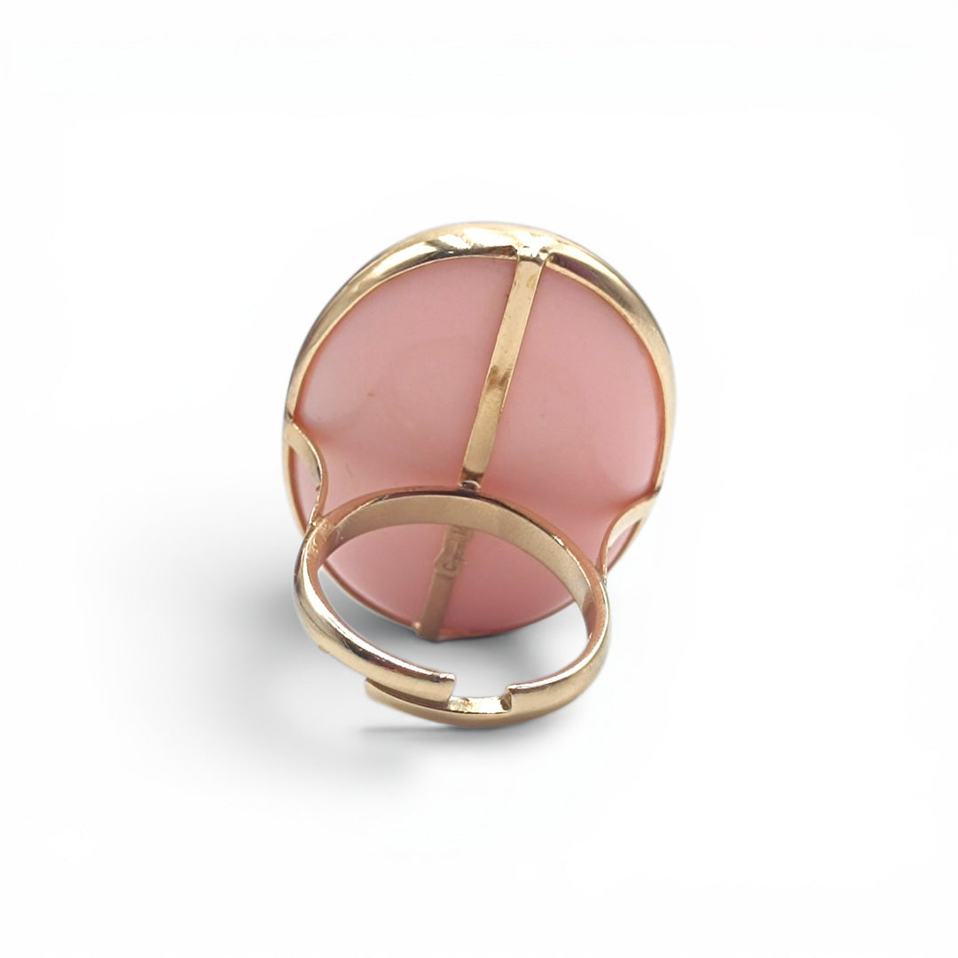 Anello Ovale di Pasta di Corallo rosa montato in Argento Dorato