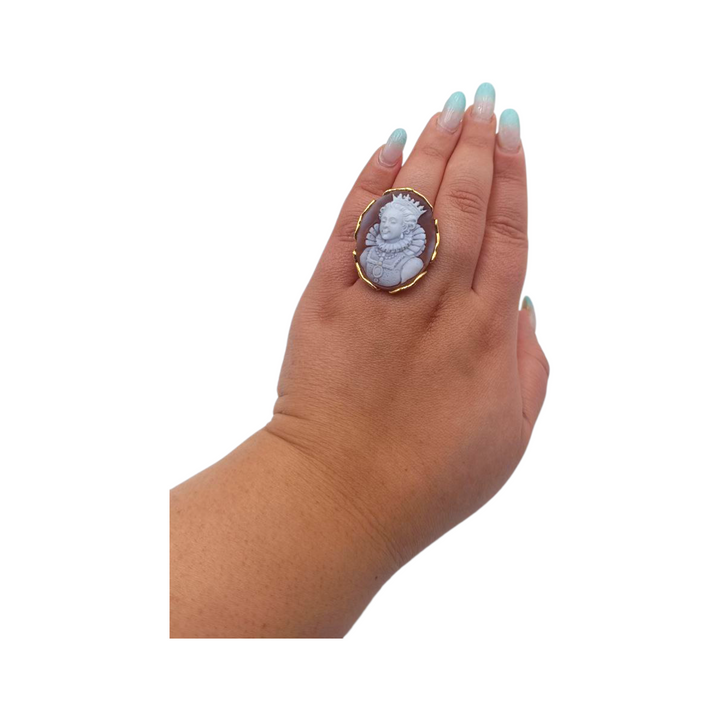 Anello Regina Elisabetta di Cammeo montato in Argento Dorato