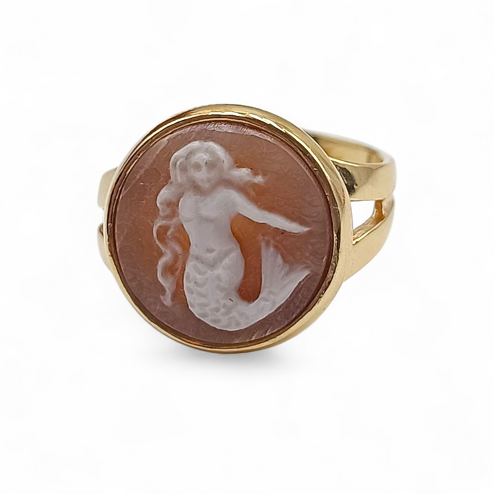 Anello Sirena Partenope di Cammeo montato in Argento Dorato
