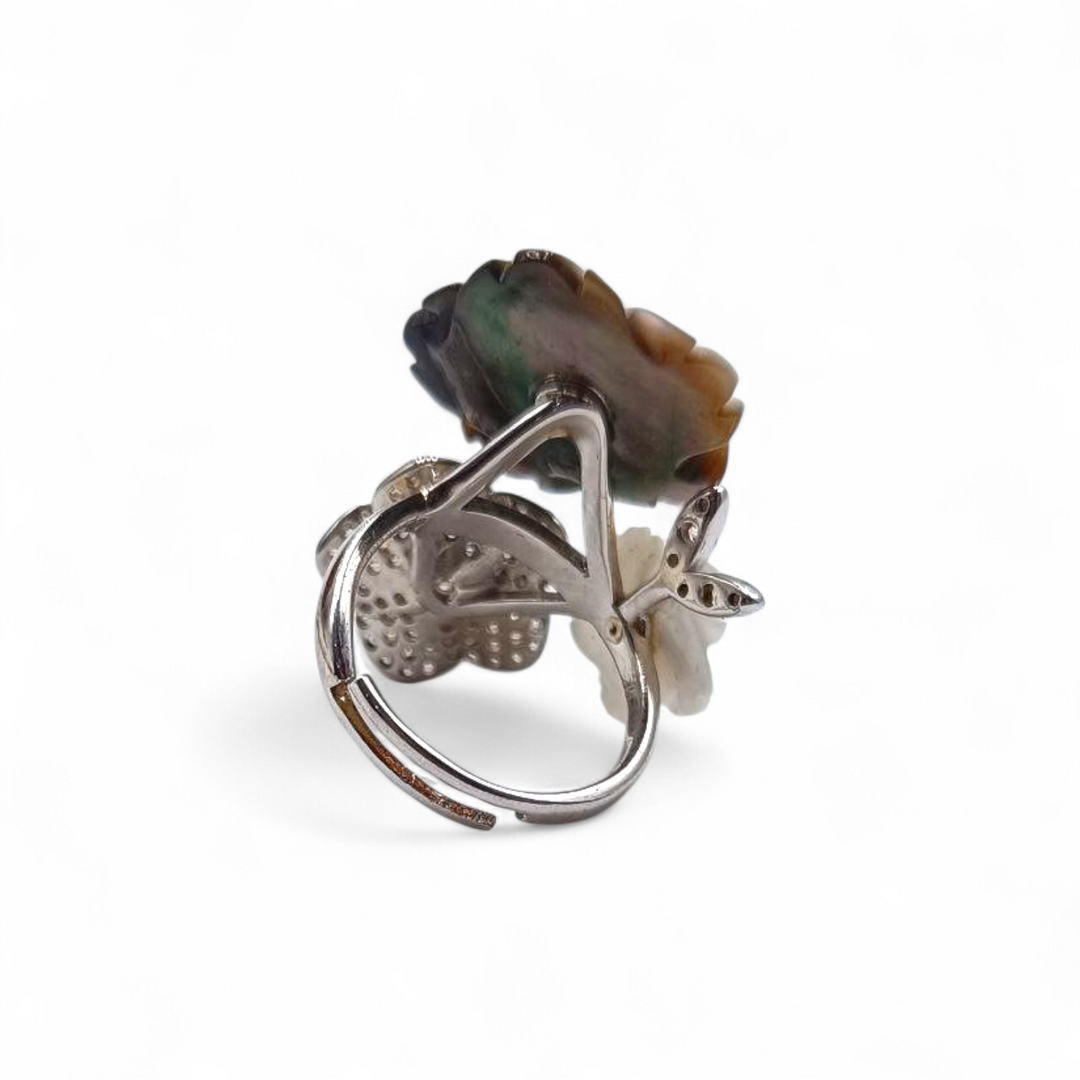 Anello Tris di Fiori in Madreperla nera e Zirconi montato in Argento