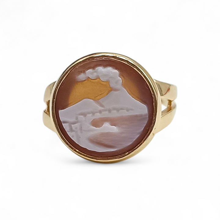 Anello Vesuvio di Cammeo montato in Argento Dorato