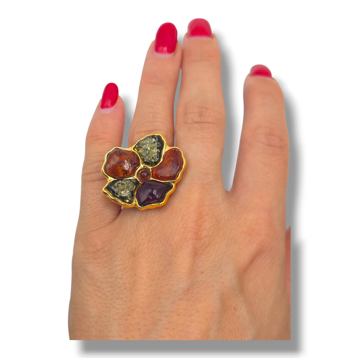 Anello “Fiore Margherita” di ambra montato in argento dorato