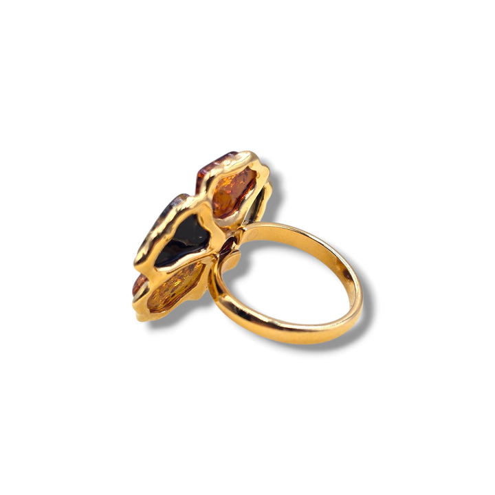 Anello “Fiore Margherita” di ambra montato in argento dorato