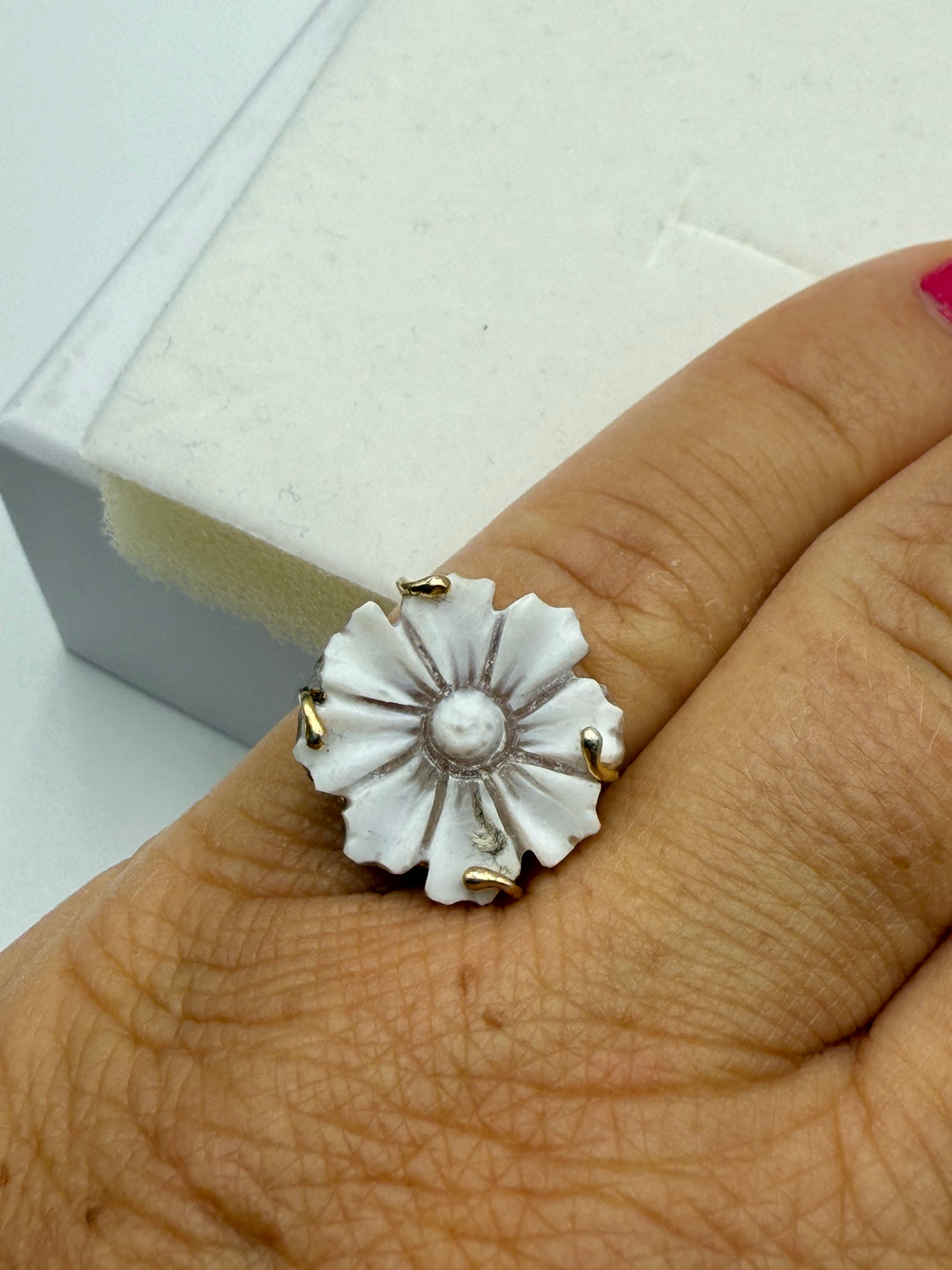Anello “Margherita” da mignolo di cammeo sardonico montato in argento