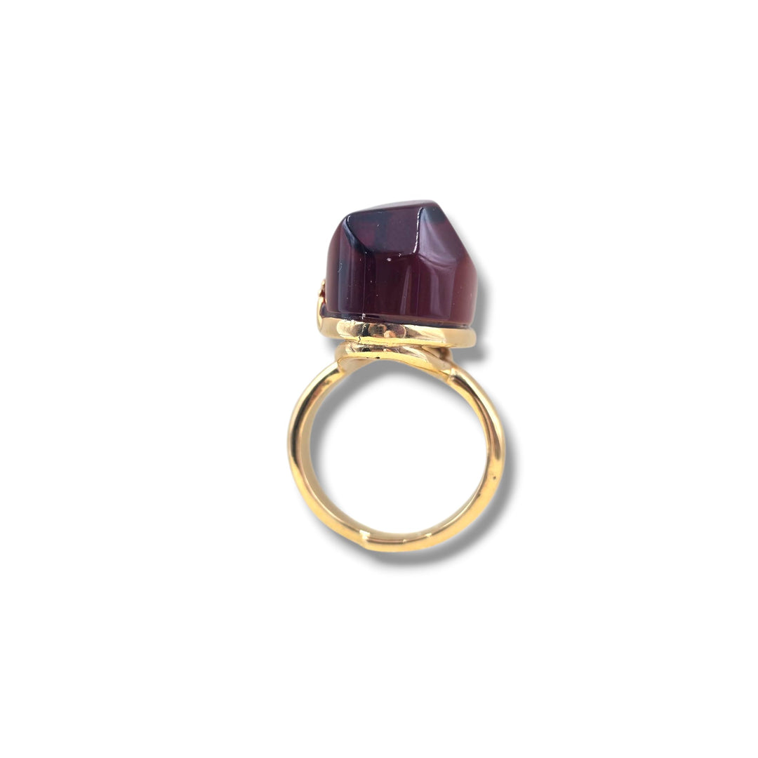 Anello ambra rossa montato in argento dorato