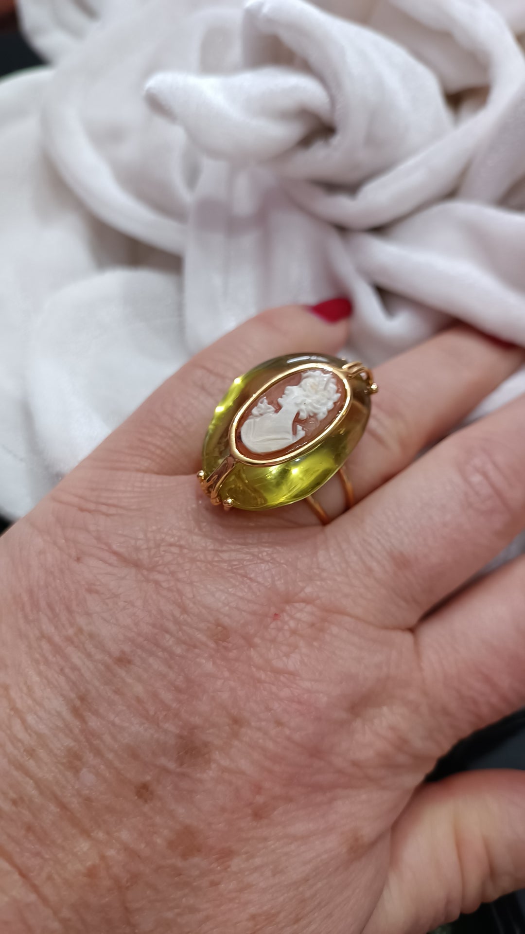 "Goddess and Green Amber" Ring in Sardonyx Cameo and Green Amber