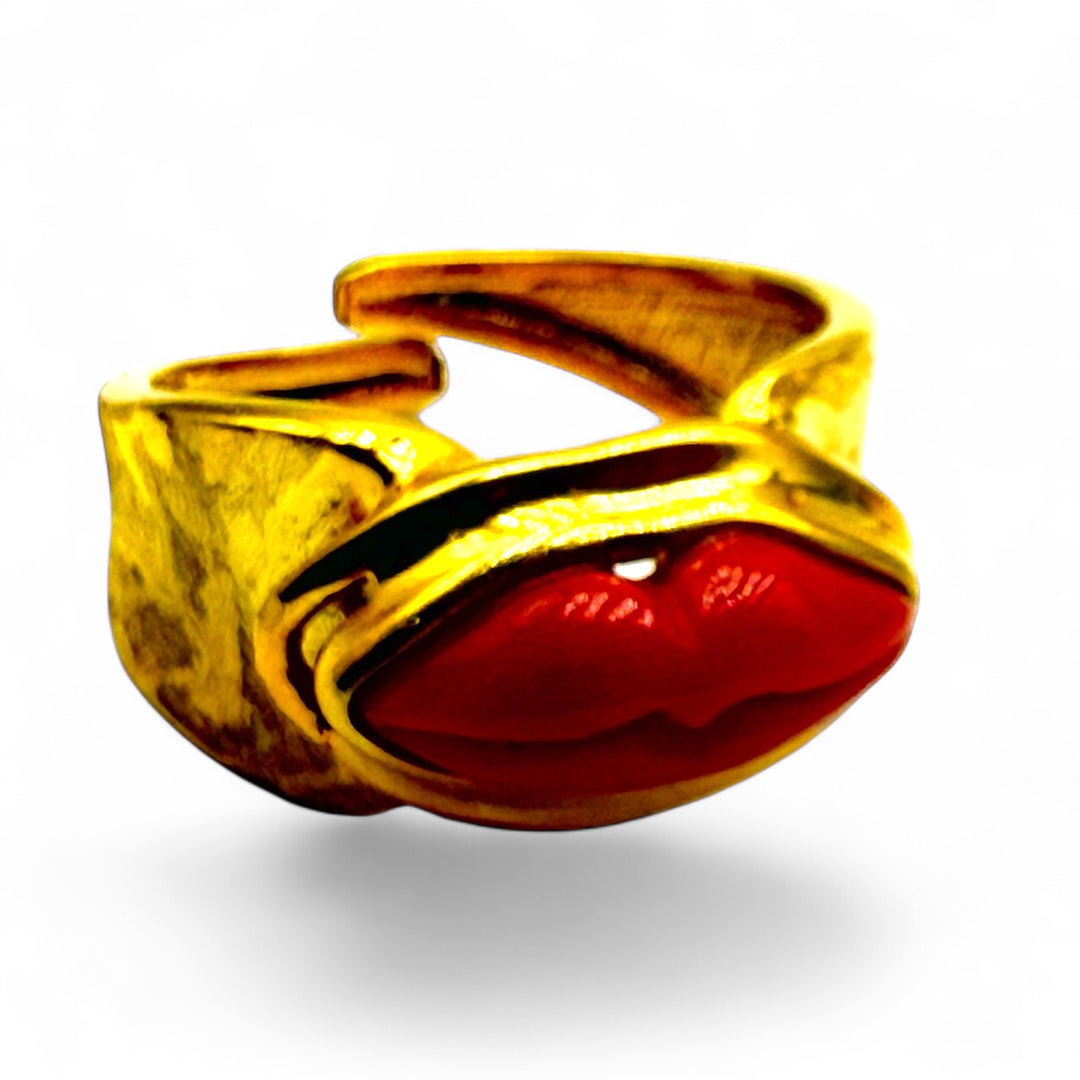 Anello “baciami” di corallo vero rosso montato in argento dorato