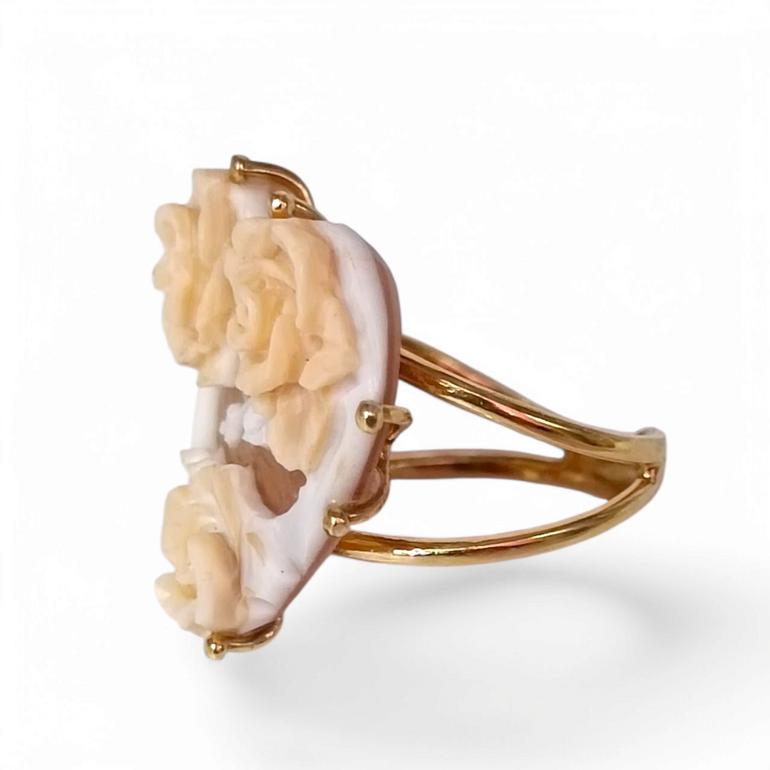 Anello cuore in cammeo sardonico montato su argento