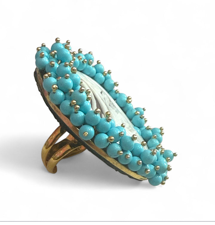 Anello “dama” Colorata con Cammeo, Madreperla Reale, Corallo e Tessitura in Pasta Turchese – Montata in Argento, Gioiello Artigianale Unico