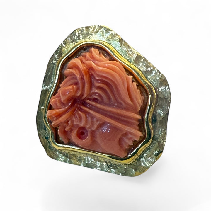 Anello “dea bendata” di corallo rosso Cerasuolo montato in argento placcato oro