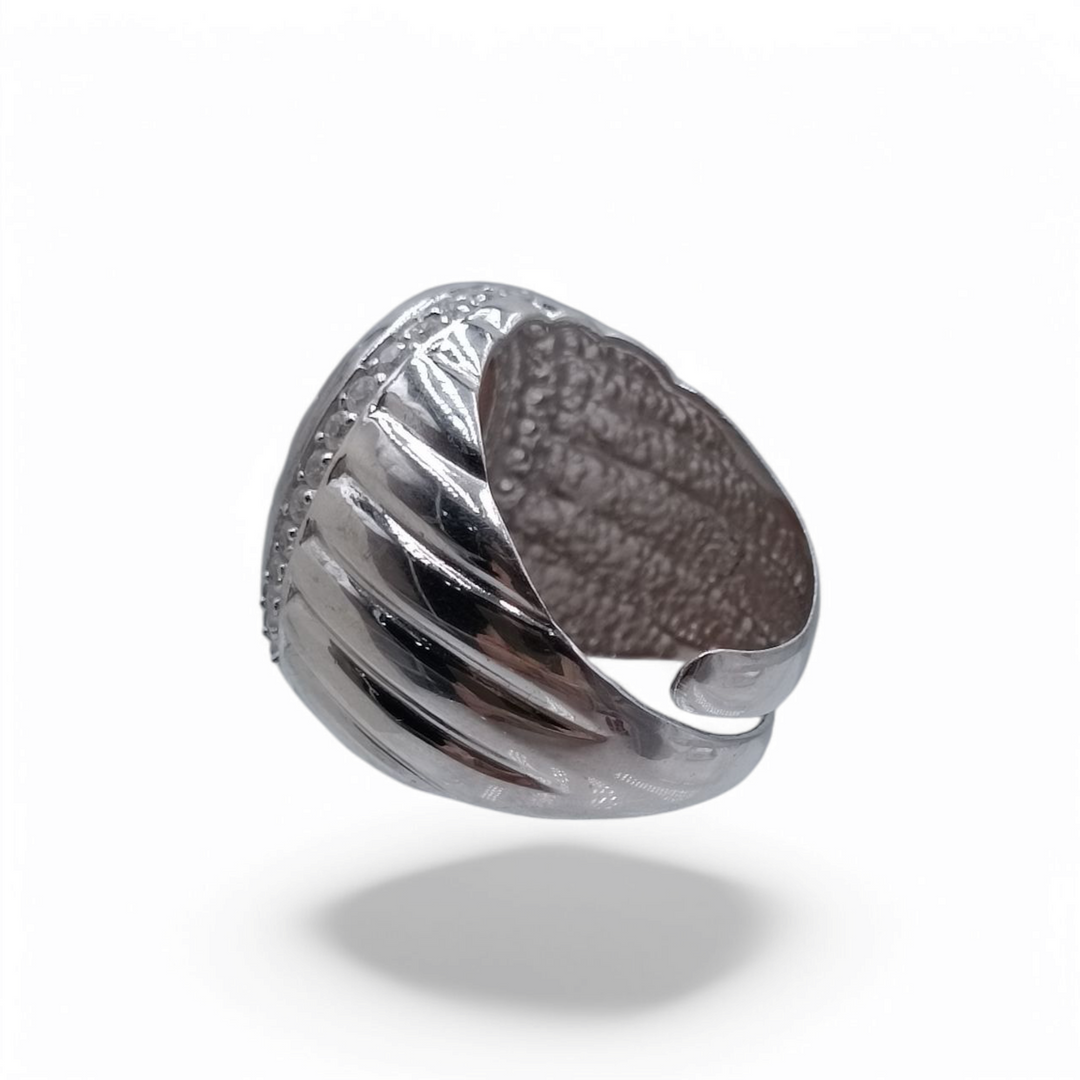 Anello "dea dell’ amore" di cammeo sardonico montato in argento