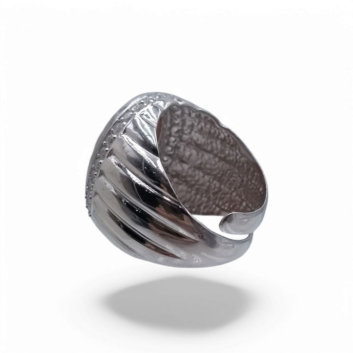 Anello "dea dell’ amore" di cammeo sardonico montato in argento