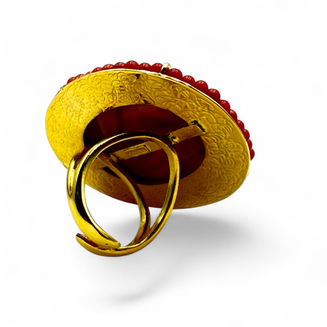 Anello Dea colorata di Cammeo sardonico con Corallo, Zirconi e Madreperla montato in Argento Dorato