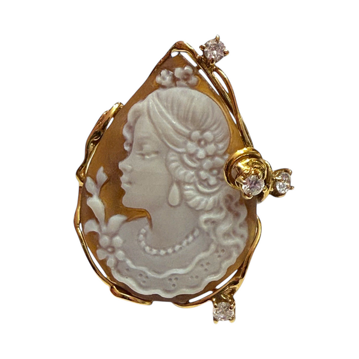 Anello dea in cammeo e montato su argento