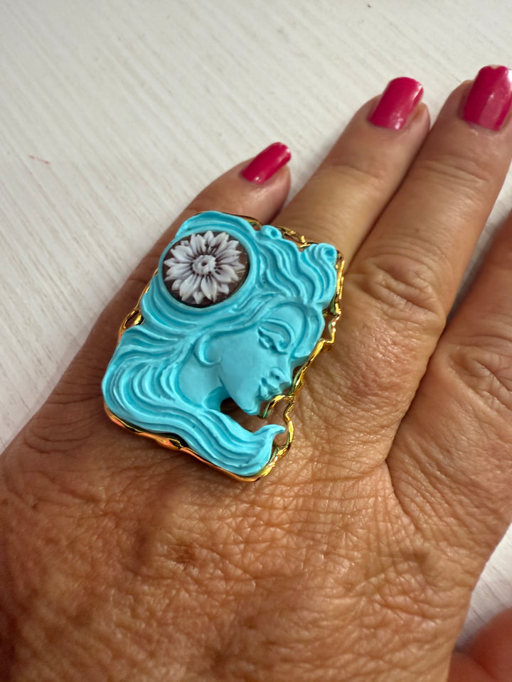 Anello dea in pasta di turchese e cammeo montato su argento