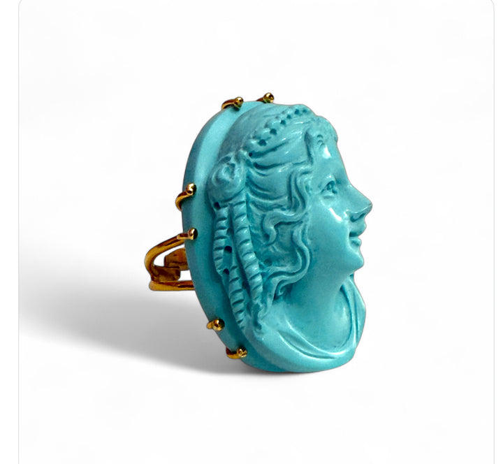 Anello dea incisa su pasta di turchese montato su argento