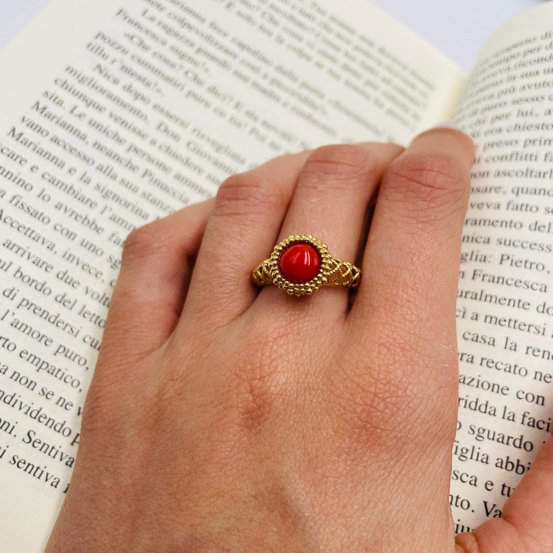 Anello di corallo montato in argento filigrana