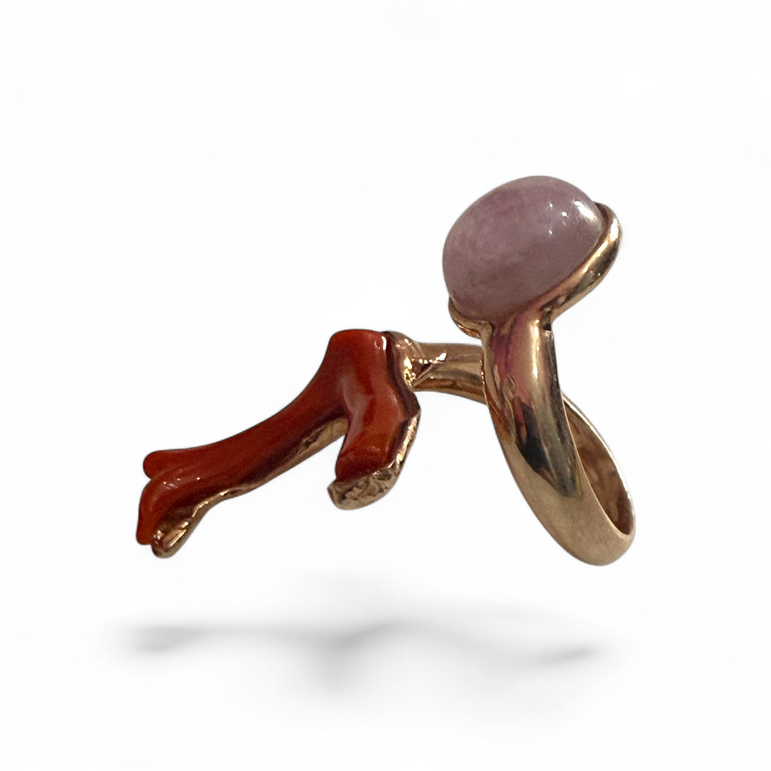 Anello di corallo rosso e kunzite montato in argento rosato